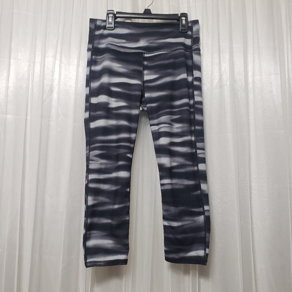 Athleta Sz S High Rise Chaturanga Capri - Picture 3 of 11